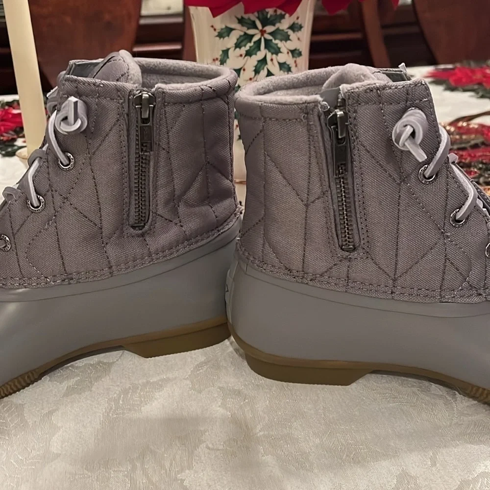 Brand New Sperry Seacycled Saltwater Nylon Gray Duck Boots Rain Weather Winter